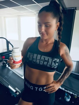 Už jste dnes udělali něco pro sebe jako Marťa? Tvrdá práce v gymu a správná podpora se vyplácí. Proto si oblíbila EVILO...